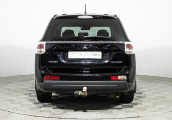 Подержанный автомобиль Mitsubishi Outlander 2013 года (6 фото)