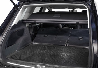 Подержанный автомобиль Volkswagen Touareg 2015 года (30 фото)