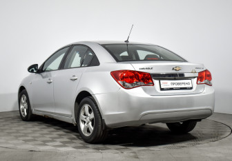 Подержанный автомобиль Chevrolet Cruze Sedan 2011 года (7 фото)