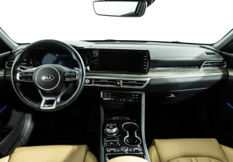 Подержанный автомобиль Kia K5 2020 года (13 фото)