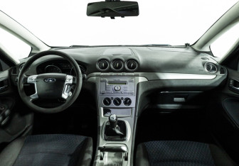 Подержанный автомобиль Ford S-MAX 2006 года (12 фото)