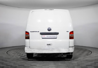 Подержанный автомобиль Volkswagen Transporter Van 2009 года (6 фото)