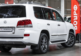 Подержанный автомобиль Lexus LX 2013 года (8 фото)