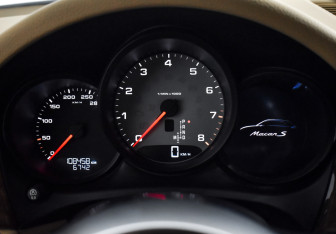Подержанный автомобиль Porsche Macan 2014 года (20 фото)