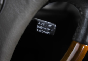 Подержанный автомобиль Lexus RX 2002 года (12 фото)