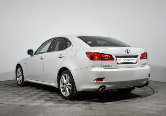 Подержанный автомобиль Lexus IS Sedan 2008 года (7 фото)