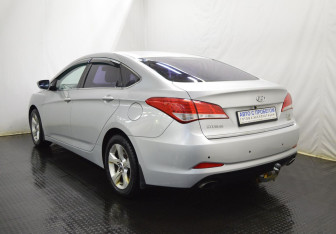 Подержанный автомобиль Hyundai i40 Sedan 2012 года (7 фото)