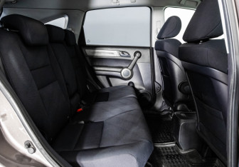 Подержанный автомобиль Honda CR-V 2011 года (17 фото)
