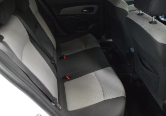 Подержанный автомобиль Chevrolet Cruze Sedan 2013 года (13 фото)