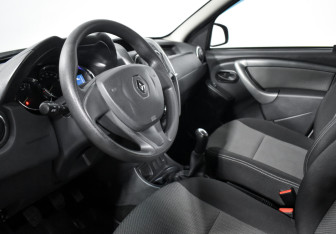 Подержанный автомобиль Renault Duster 2017 года (9 фото)