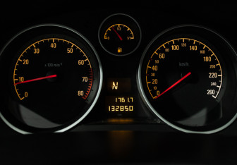 Подержанный автомобиль Opel Astra Hatchback 2006 года (12 фото)