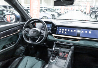 Подержанный автомобиль Geely Monjaro 2024 года (18 фото)