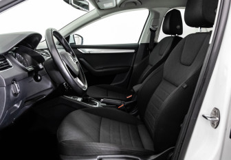 Подержанный автомобиль Skoda Octavia Liftback 2016 года (17 фото)