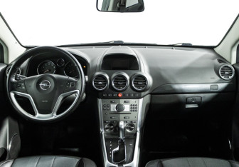 Подержанный автомобиль Opel Antara 2012 года (13 фото)