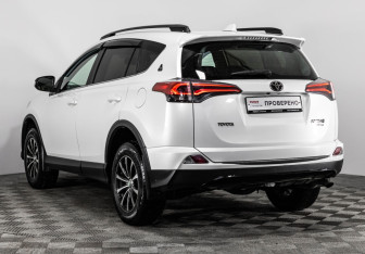 Подержанный автомобиль Toyota RAV4 2019 года (7 фото)