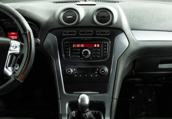 Подержанный автомобиль Ford Mondeo Sedan 2014 года (14 фото)