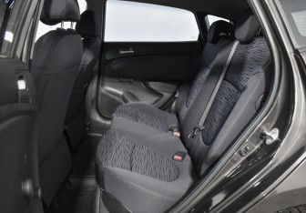 Подержанный автомобиль Hyundai Solaris Hatchback 2015 года (11 фото)