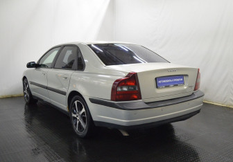 Подержанный автомобиль Volvo S80 2000 года (7 фото)