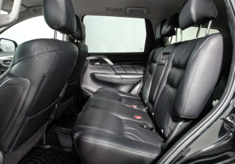 Подержанный автомобиль Mitsubishi Pajero Sport 2019 года (13 фото)