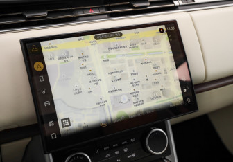Подержанный автомобиль Land Rover Range Rover 2023 года (19 фото)