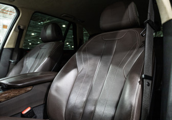 Подержанный автомобиль BMW X5 2017 года (17 фото)