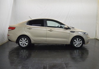 Подержанный автомобиль Kia Rio Sedan 2015 года (4 фото)