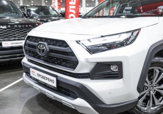 Подержанный автомобиль Toyota RAV4 2023 года (2 фото)