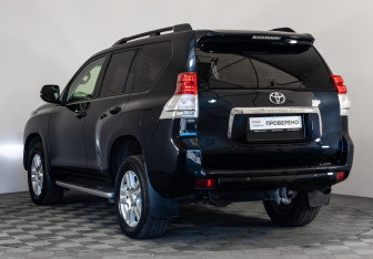 Подержанный автомобиль Toyota Land Cruiser Prado 2012 года (7 фото)
