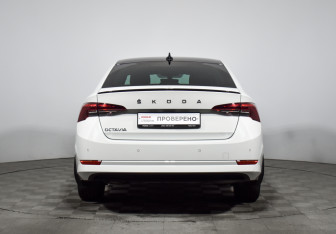 Подержанный автомобиль Skoda Octavia Liftback 2021 года (6 фото)