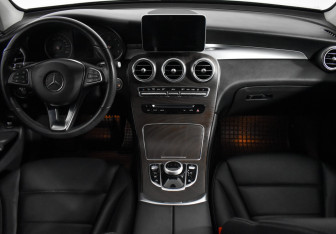 Подержанный автомобиль Mercedes-Benz GLC Coupe 2019 года (16 фото)