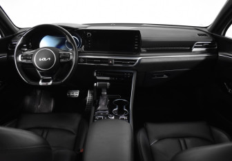 Подержанный автомобиль Kia K5 2022 года (11 фото)