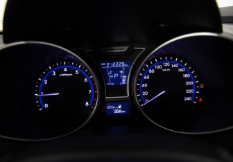 Подержанный автомобиль Hyundai Veloster 2013 года (14 фото)