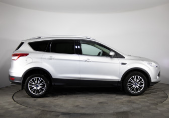 Подержанный автомобиль Ford Kuga 2013 года (4 фото)