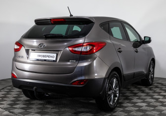 Подержанный автомобиль Hyundai ix35 2015 года (5 фото)