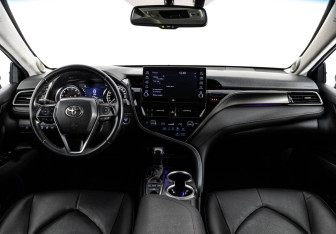 Подержанный автомобиль Toyota Camry Sedan 2021 года (10 фото)
