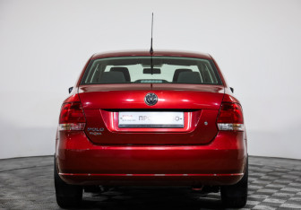 Подержанный автомобиль Volkswagen Polo Sedan 2011 года (6 фото)
