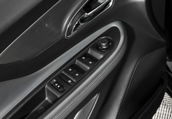 Подержанный автомобиль Opel Mokka 2013 года (10 фото)