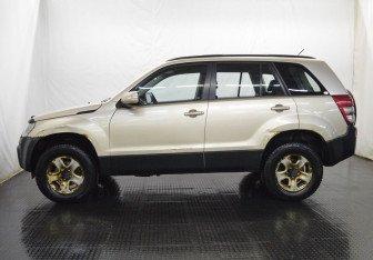 Подержанный автомобиль Suzuki Grand Vitara 2008 года (8 фото)