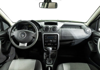 Подержанный автомобиль Renault Duster 2013 года (13 фото)