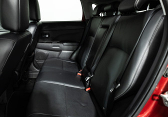 Подержанный автомобиль Mitsubishi ASX 2014 года (10 фото)