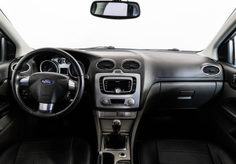 Подержанный автомобиль Ford Focus Sedan 2008 года (10 фото)