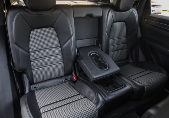 Подержанный автомобиль Porsche Cayenne 2019 года (32 фото)