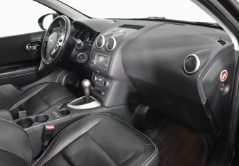 Подержанный автомобиль Nissan Qashqai 2012 года (12 фото)