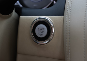 Подержанный автомобиль Infiniti QX80 2015 года (24 фото)