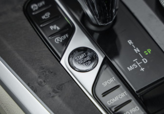 Подержанный автомобиль BMW X5 2021 года (25 фото)