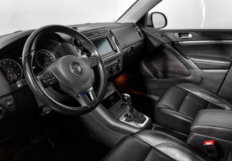 Подержанный автомобиль Volkswagen Tiguan 2015 года (9 фото)