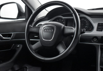 Подержанный автомобиль Audi A6 Sedan 2011 года (15 фото)