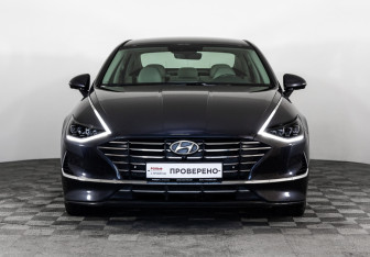 Подержанный автомобиль Hyundai Sonata 2021 года (2 фото)
