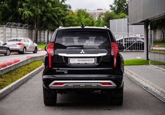 Подержанный автомобиль Mitsubishi Pajero Sport 2021 года (7 фото)