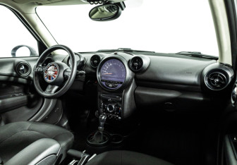 Подержанный автомобиль MINI Countryman 2014 года (9 фото)